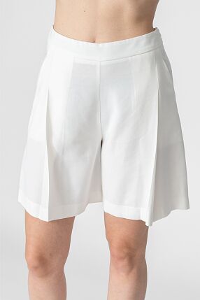 SHORTS WITH PLEAT