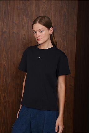 UNTOUCH TEE