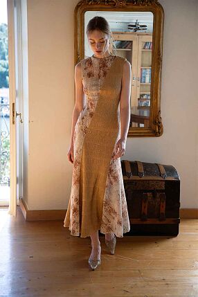 BECOMING DRESS