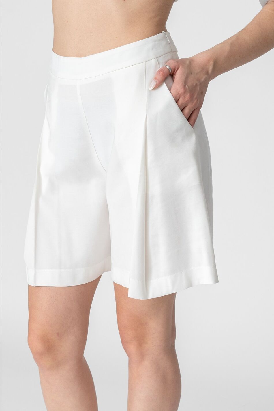 SHORTS WITH PLEAT