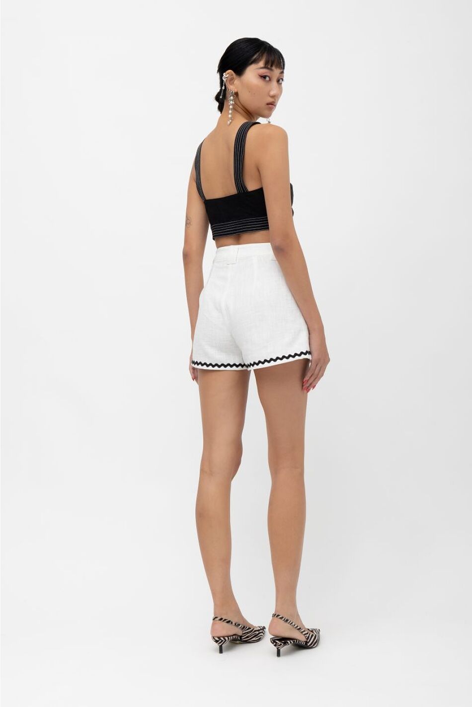SHIMBA B/W APPLIQUE SHORTS