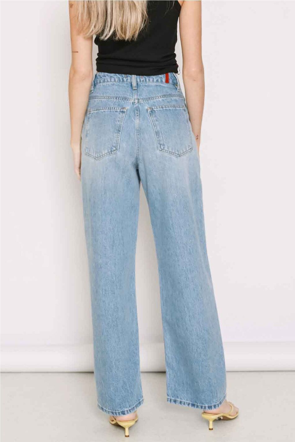 ABBIE LIGHT FADE OUT