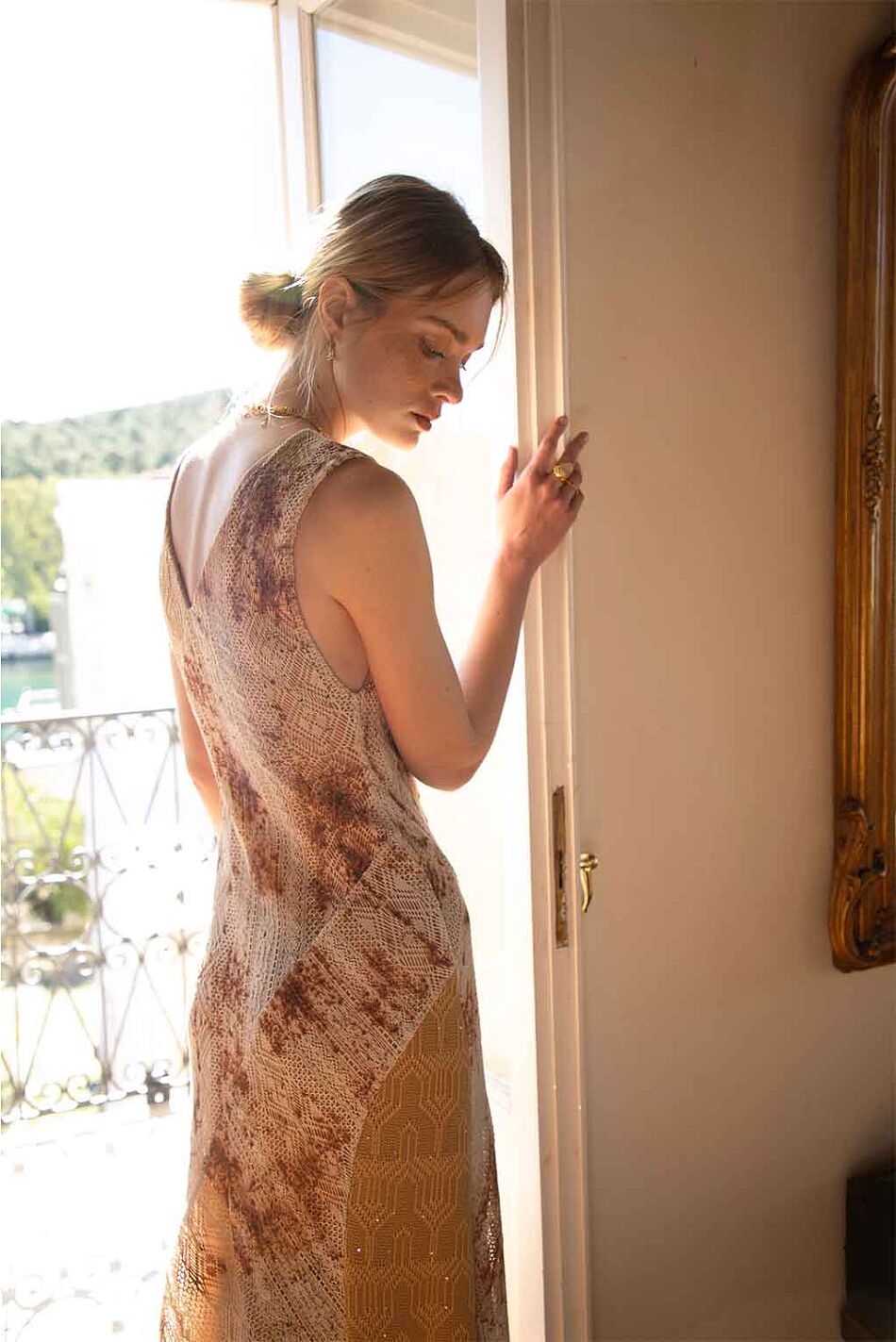 BECOMING DRESS
