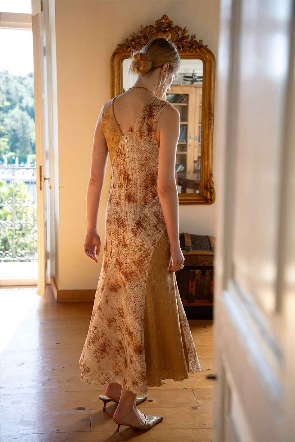 BECOMING DRESS